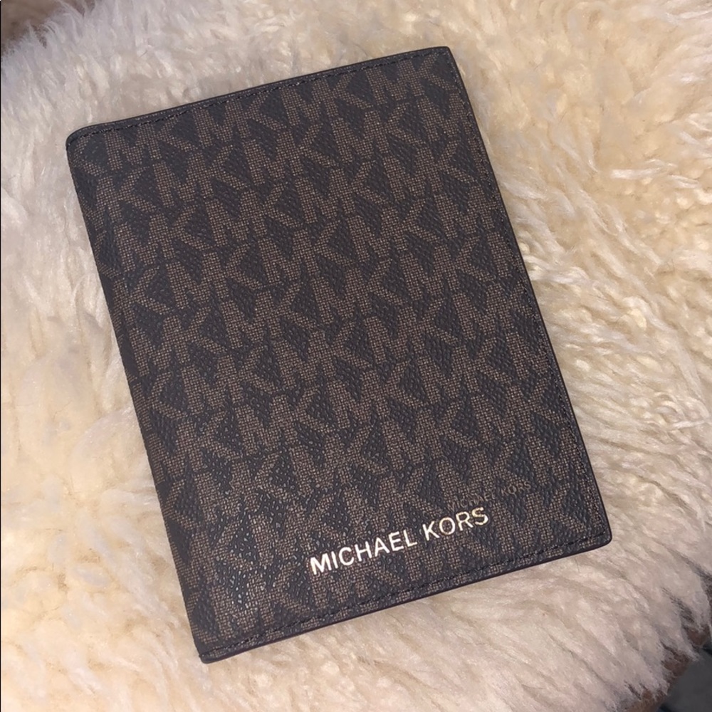 Michael Kors Bedford Passport Travel Wallet